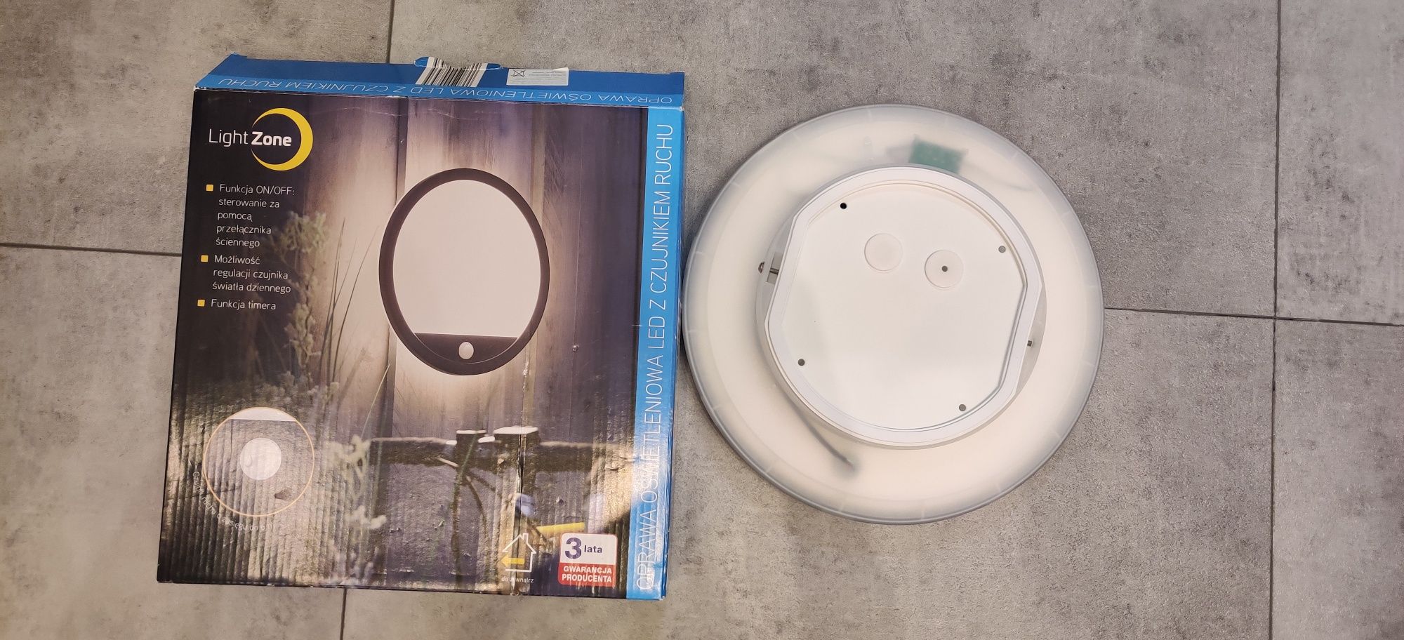 Lampa led z czujnikiem ruchu