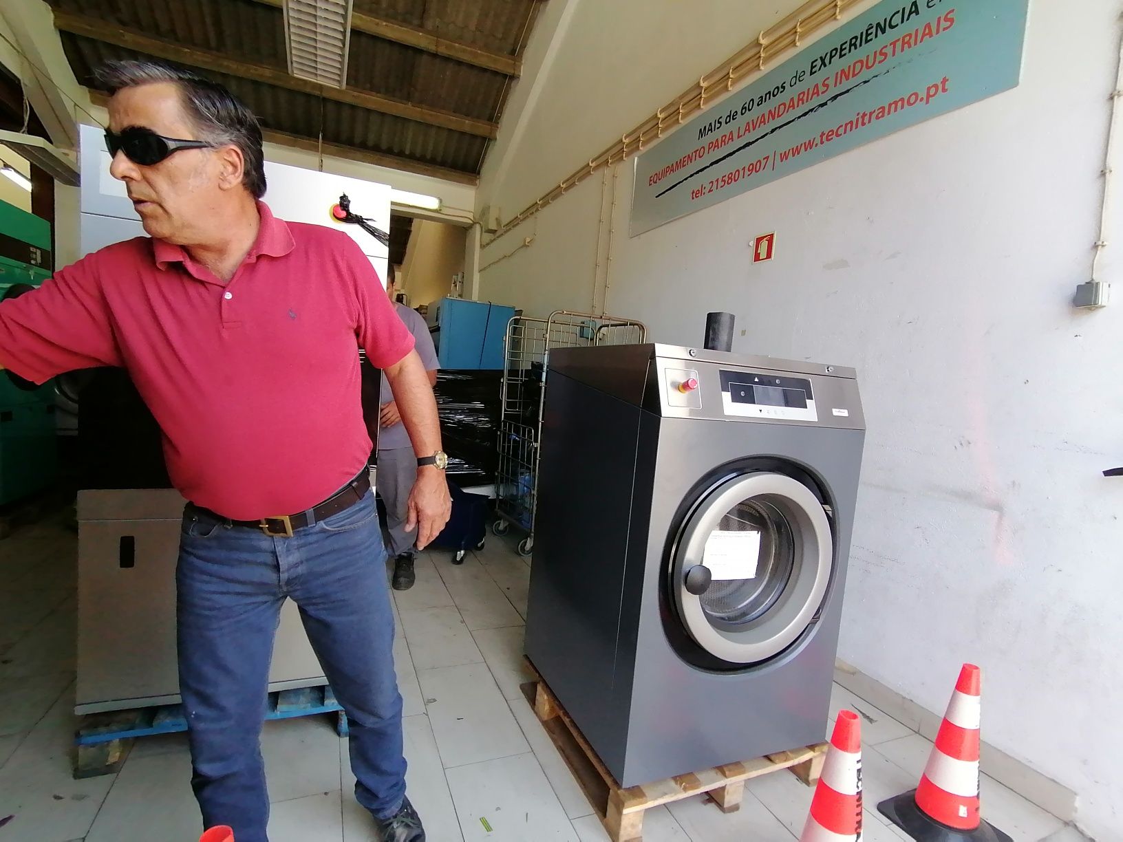 Máquina de lavar e secar roupa industrial ocasião Self service