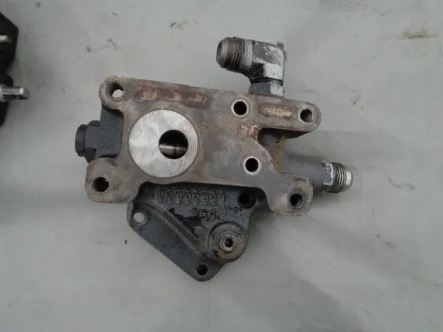 Podpora zawór podnośnika 82002621 New Holland 8560