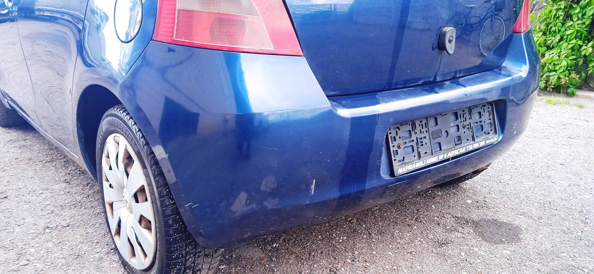 Zderzak tył Toyota Yaris II 5-drzwi lak. 8P4