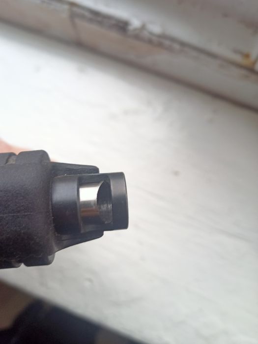 Пробій-дірокол для лейфлета.