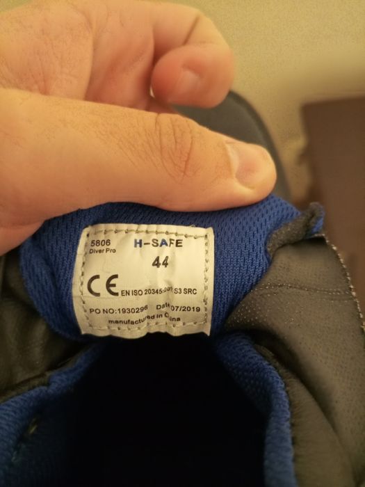 Робоче взуття з металевим носком