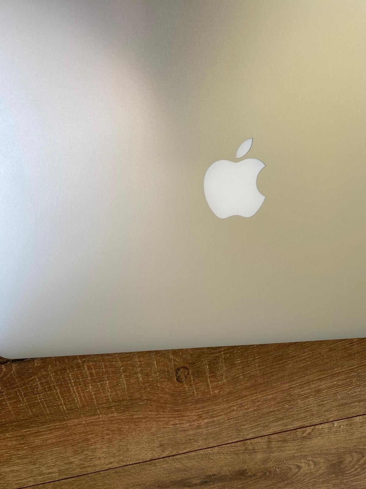 Komputer laptop Apple MacBook Air 13” i5 Stan idealny + pudełko + case