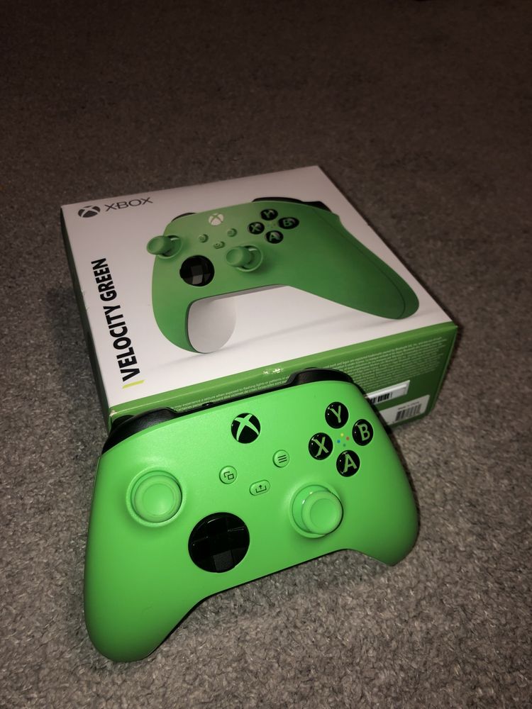 Xbox Series S, stan bardzo dobry + | dwa pady