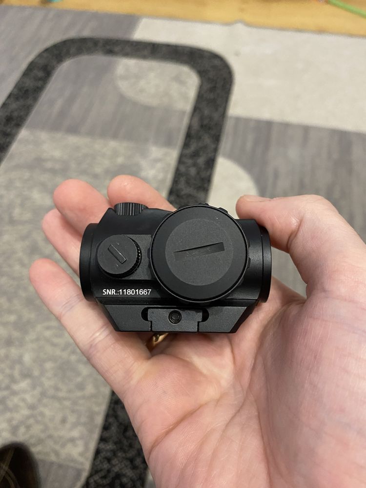 Коліматорний приціл Minox