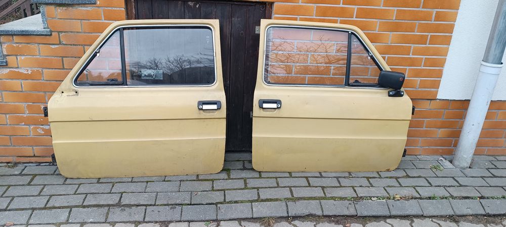 Fiat 126p ST standard drzwi kompletne prawe ładny stan oryginal