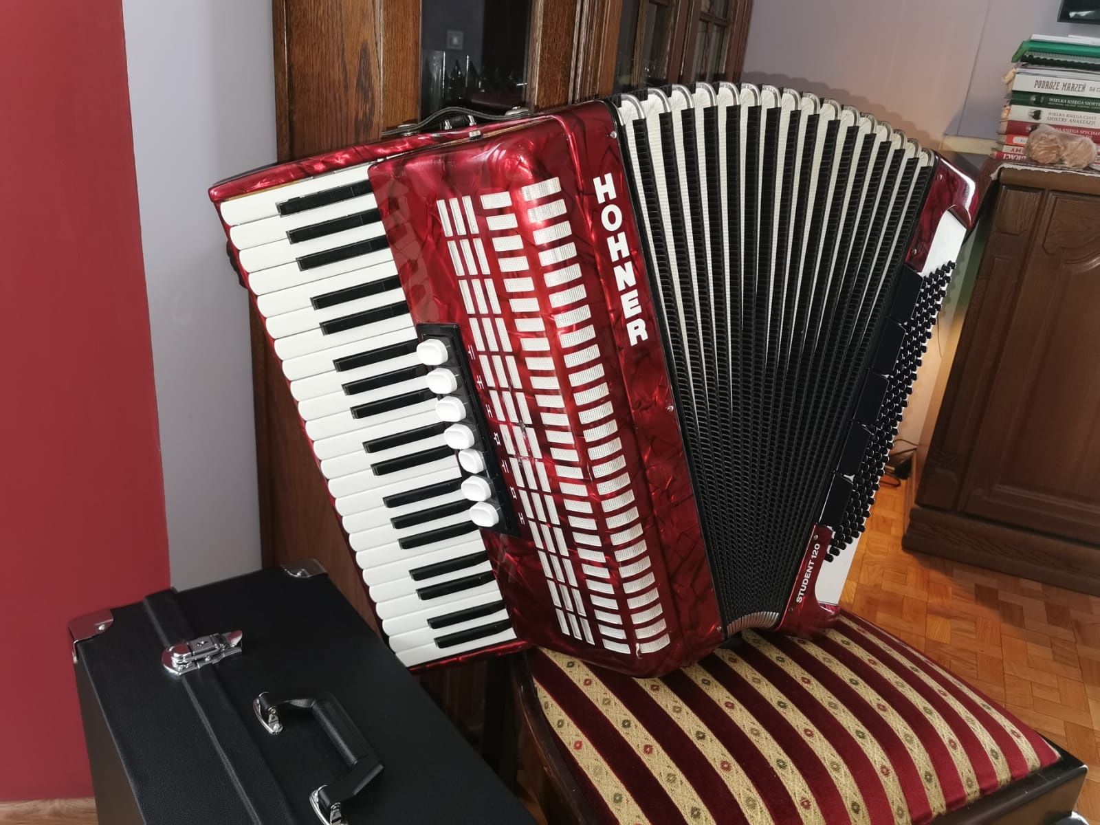 Akordeon Hohner Student 120 basów z futerałem