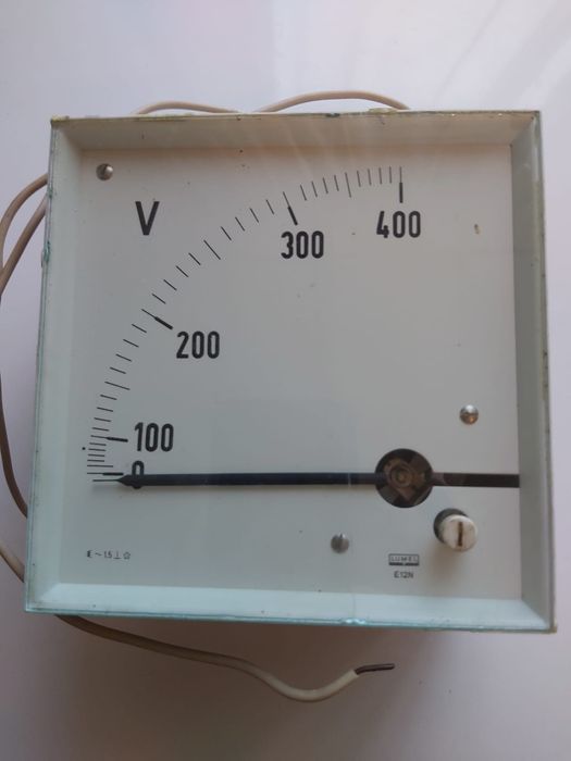 Woltomierz analogowy duży 400V