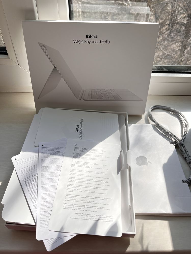 Оригінал чохол-клавіатура Apple magic keyboard folio для Ipad 10rd gen