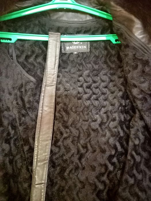 Кожаная женская куртка М