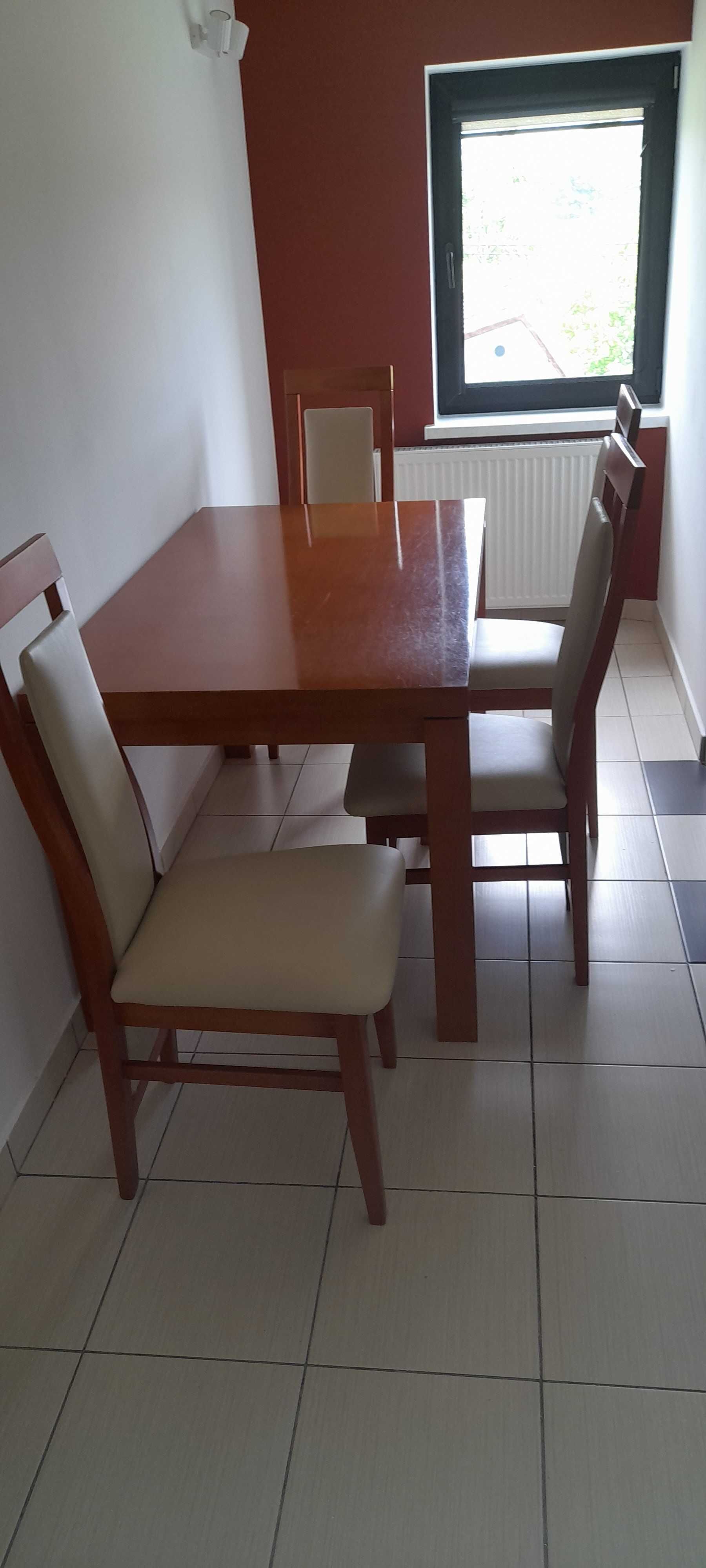 Stół kuchenny plus 4 krzesła