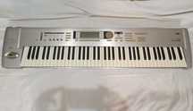 Музична робоча станція KORG TRITON Le 76