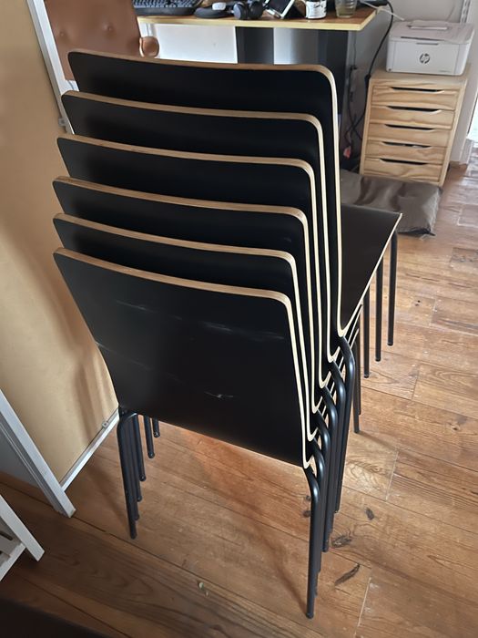 6 cadeiras pretas de madeira