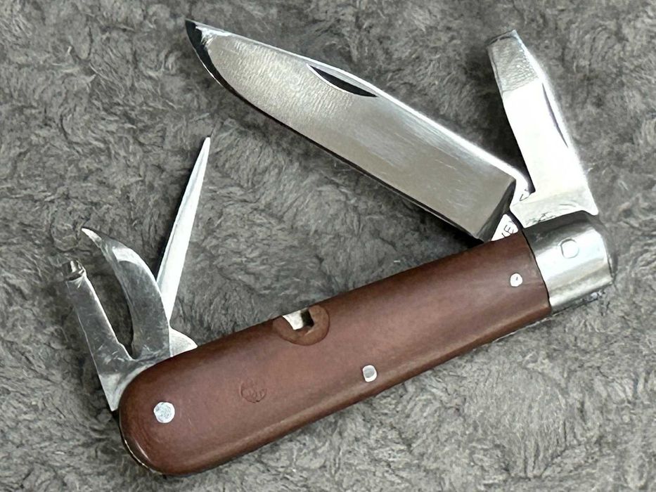 Kontraktowy scyzoryk szwajcarskiej armii - Wenger Tahara Soldier M1908