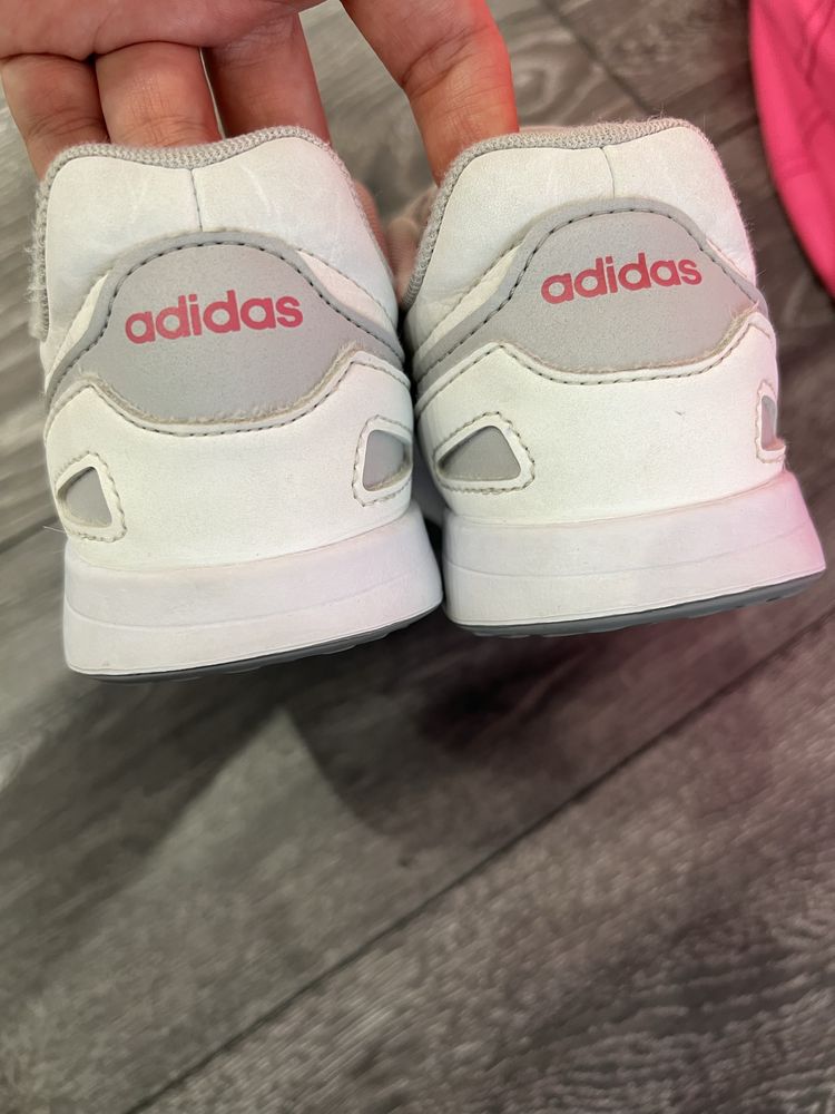Кросівки Adidas 32 розмір