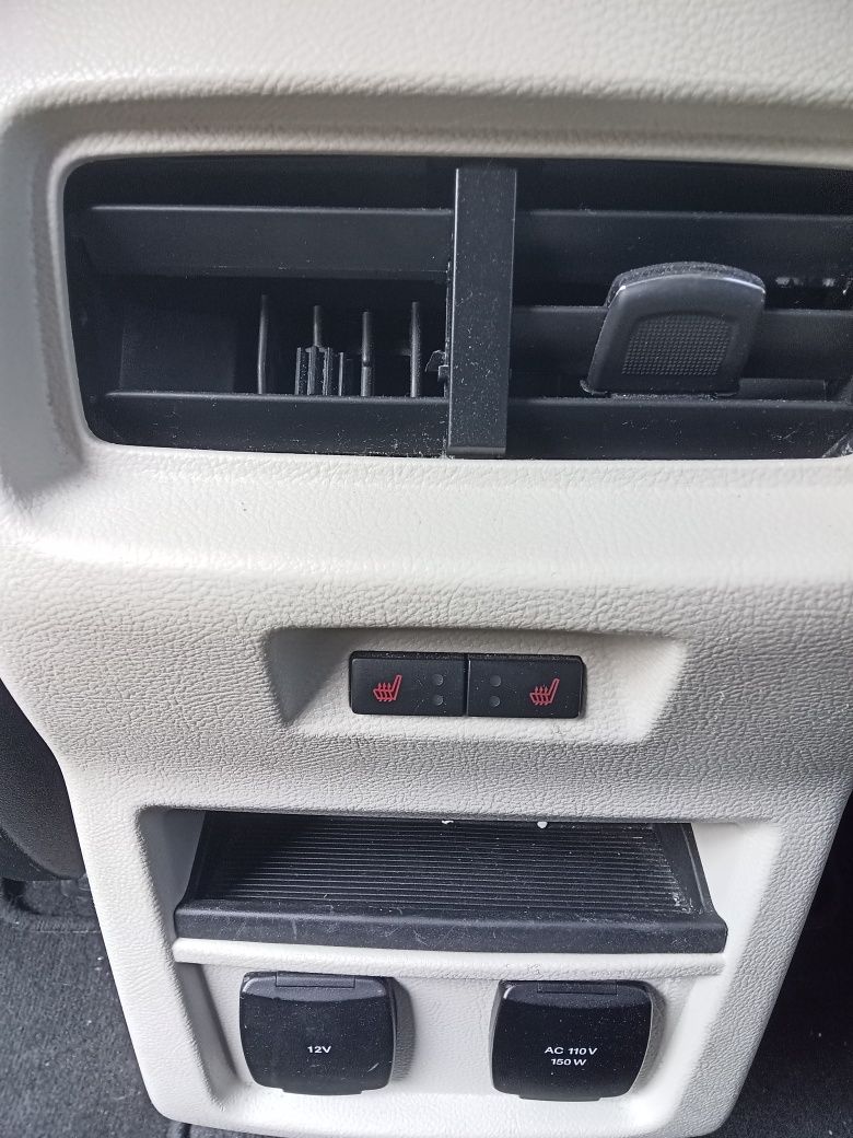 Продається авто FORD EDGE -2017 року-3,5 об'єм двигуна.