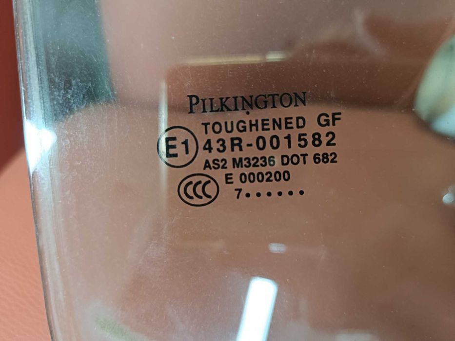 Szyba drzwi opuszczana PRAWA do Nissan CABSTAR z 2008roku model 07-14