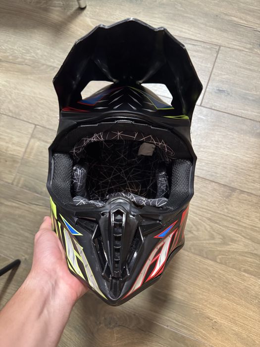 Шолом Airoh в нормальному стані