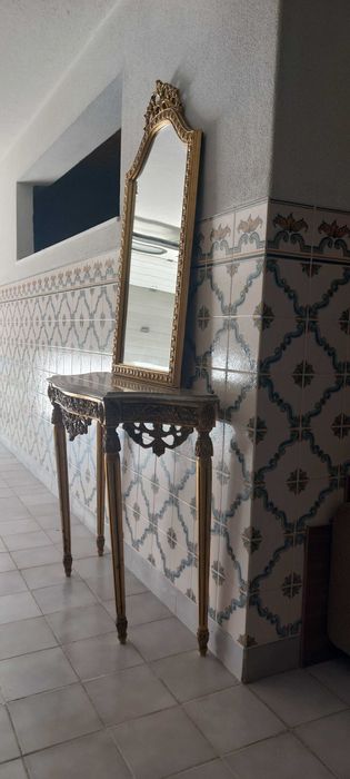 Consola com espelho