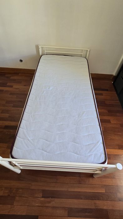 Cama solteiro em ferro Conforama