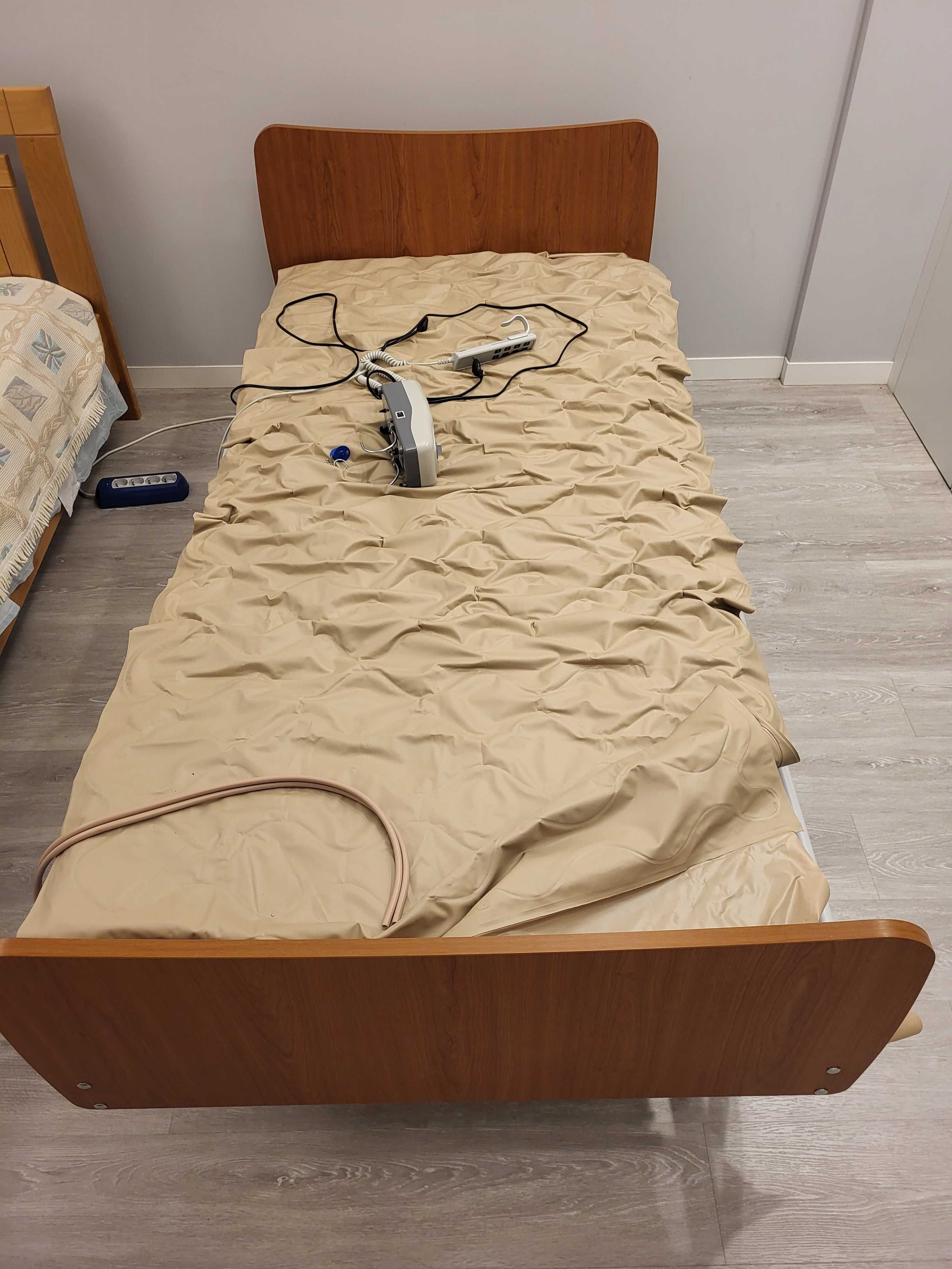 Cama articulada com colchão e outro anti-escaras