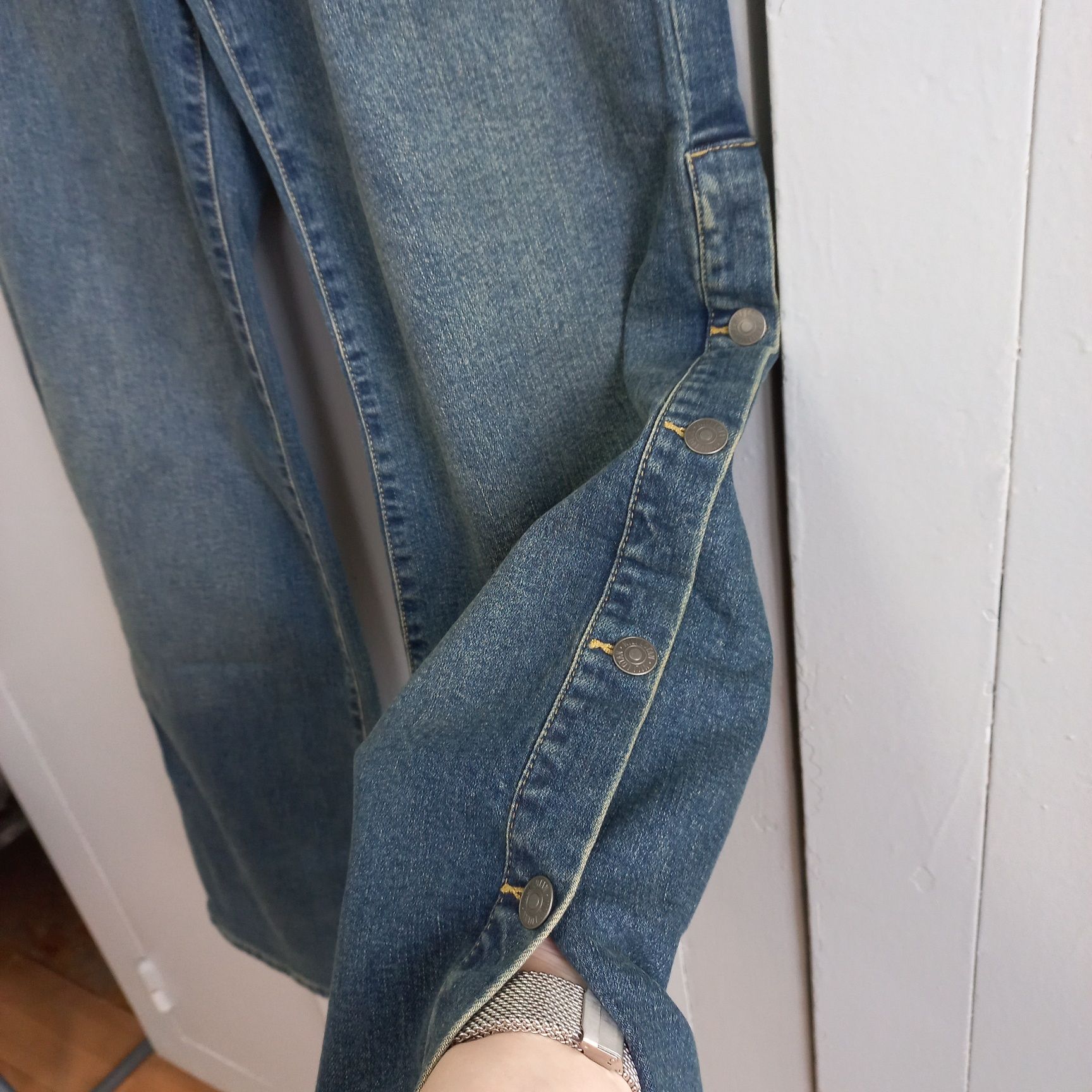 Брендові джинси на ґудзики кльош