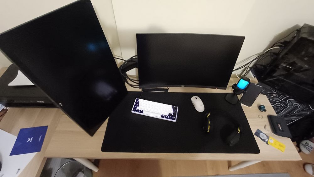 2 Secretária 140 X 60cm com porta cabos