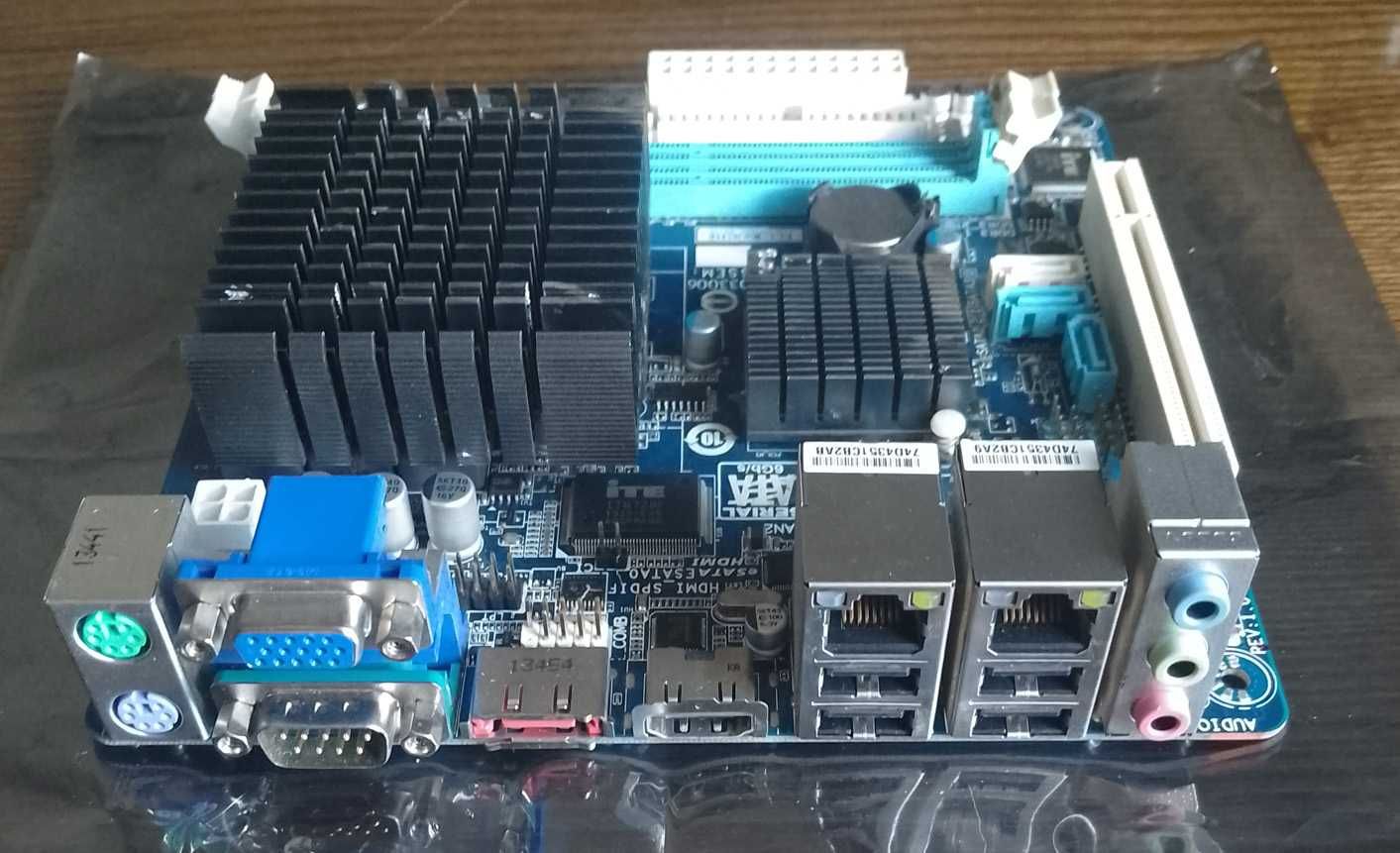 Системна плата Mini-ITX GA-C1037UN-EU проц Celeron 1037U + память 4GB