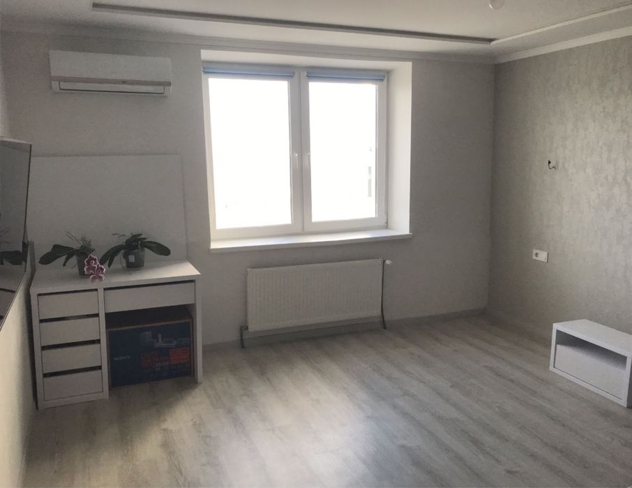 Продам 3-кімнатну квартиру на Митниці, вул. Жужоми