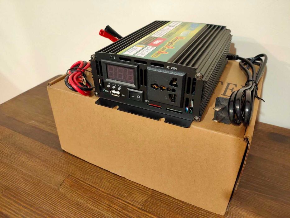 Інвертор 2в1 з функцією зарядки 12В-220В 1000/500W