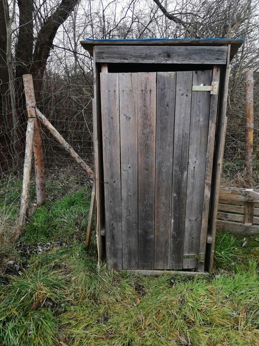 WC drewniane, budowlane