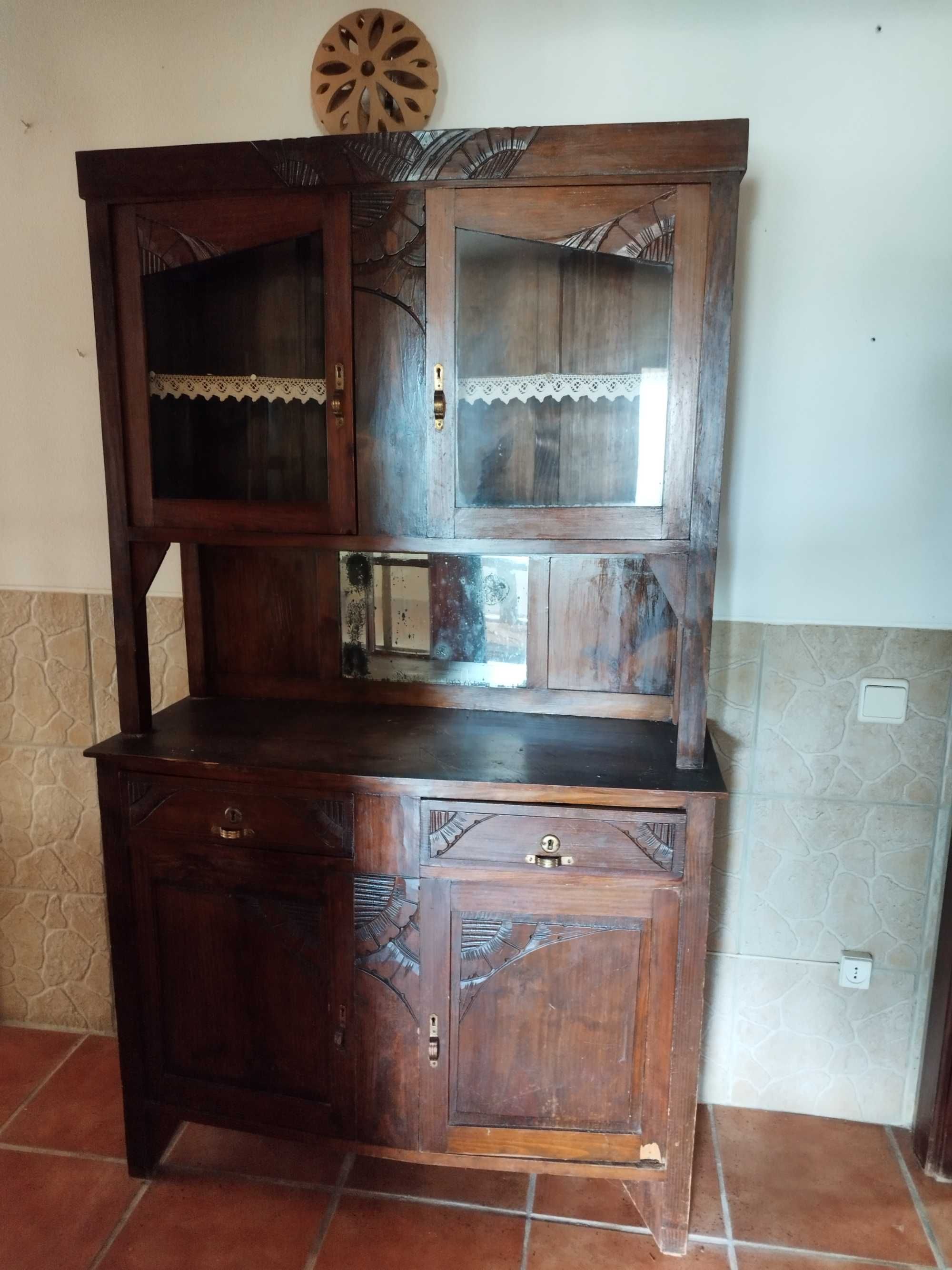 Louceiro Antigo em bom estado