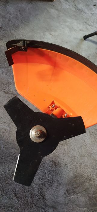 Продаю бензокосу Shark GT-4500в хорошем состоянии