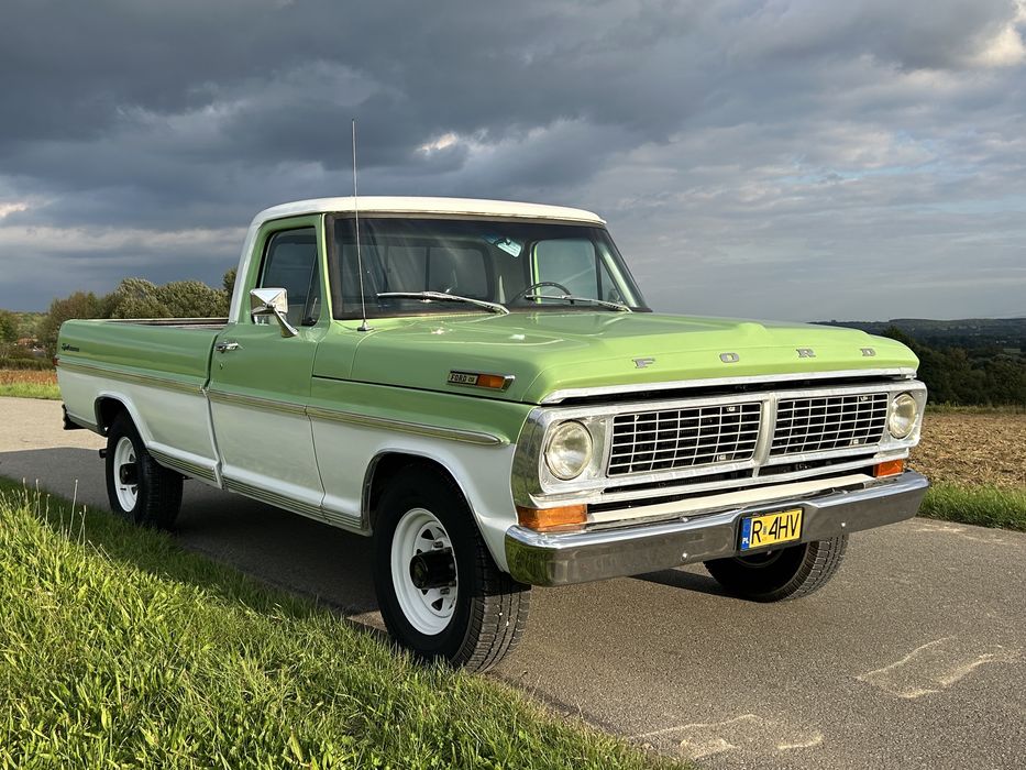 Ford F250 custom sport