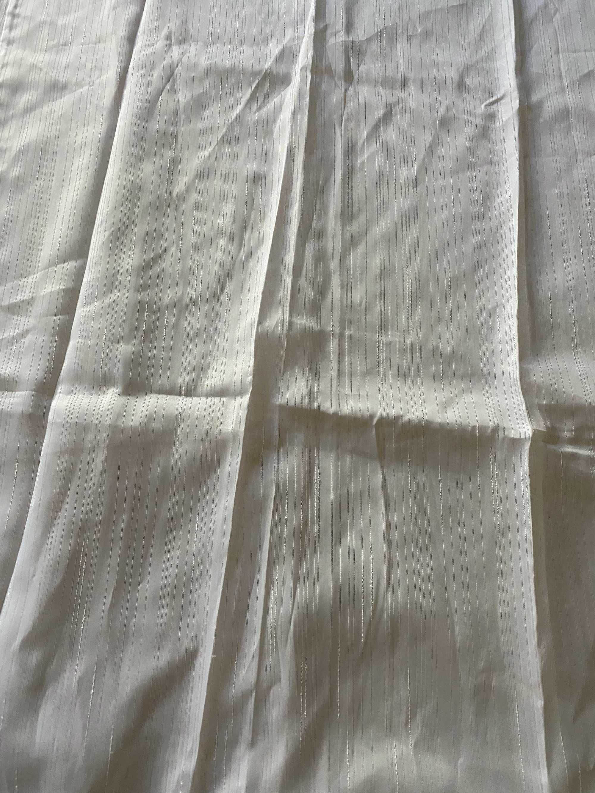 cortinado branco de tecido como novo