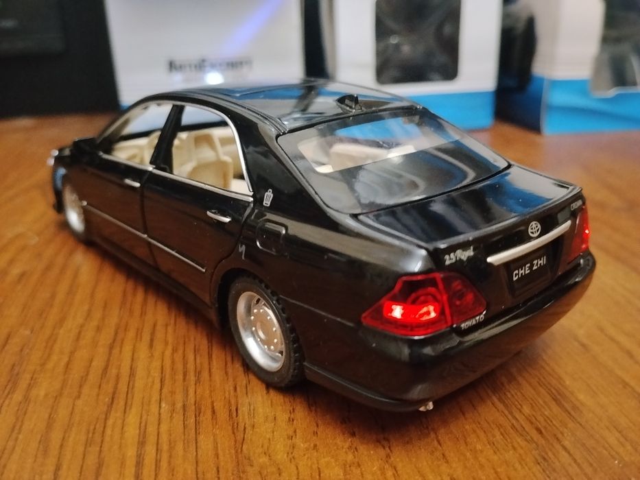 Модель Toyota crown 1:32 Автоексперт металл свет звук инерция Тойота К