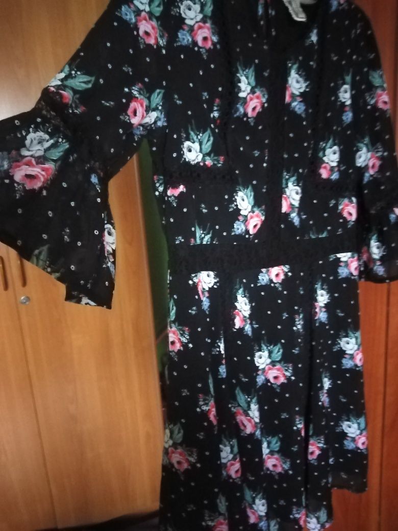 Sukienka w print kwiatowy z H&M