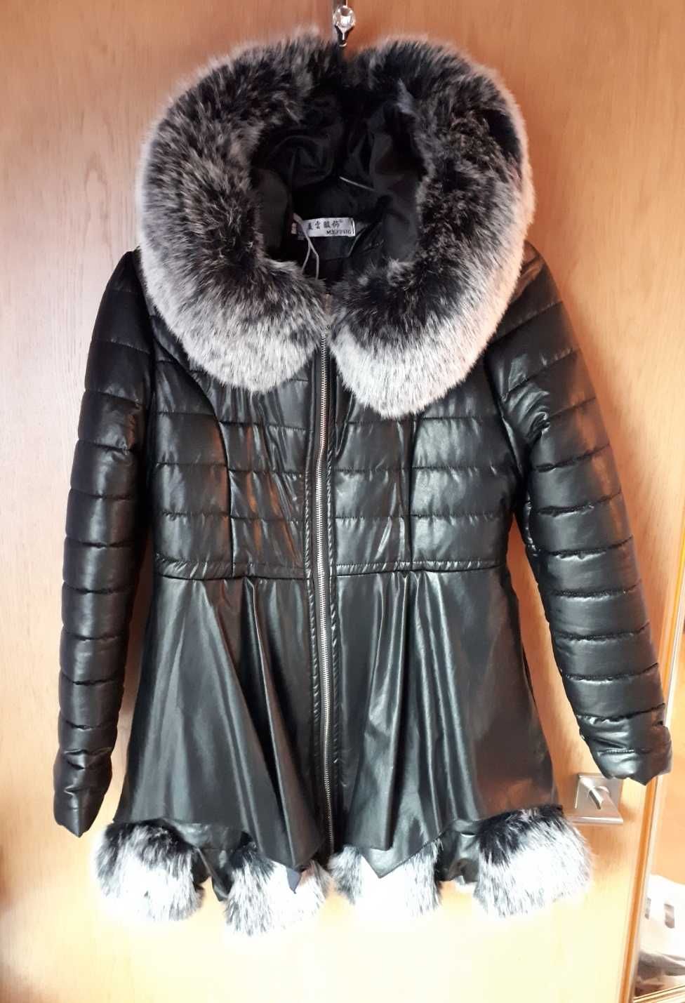 Płaszcz zimowy z kapturem 36 czarny z futrem