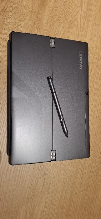 Lenovo Miix 520 – 2-em-1 | i5 | 8GB RAM | 256GB SSD | Touchscreen