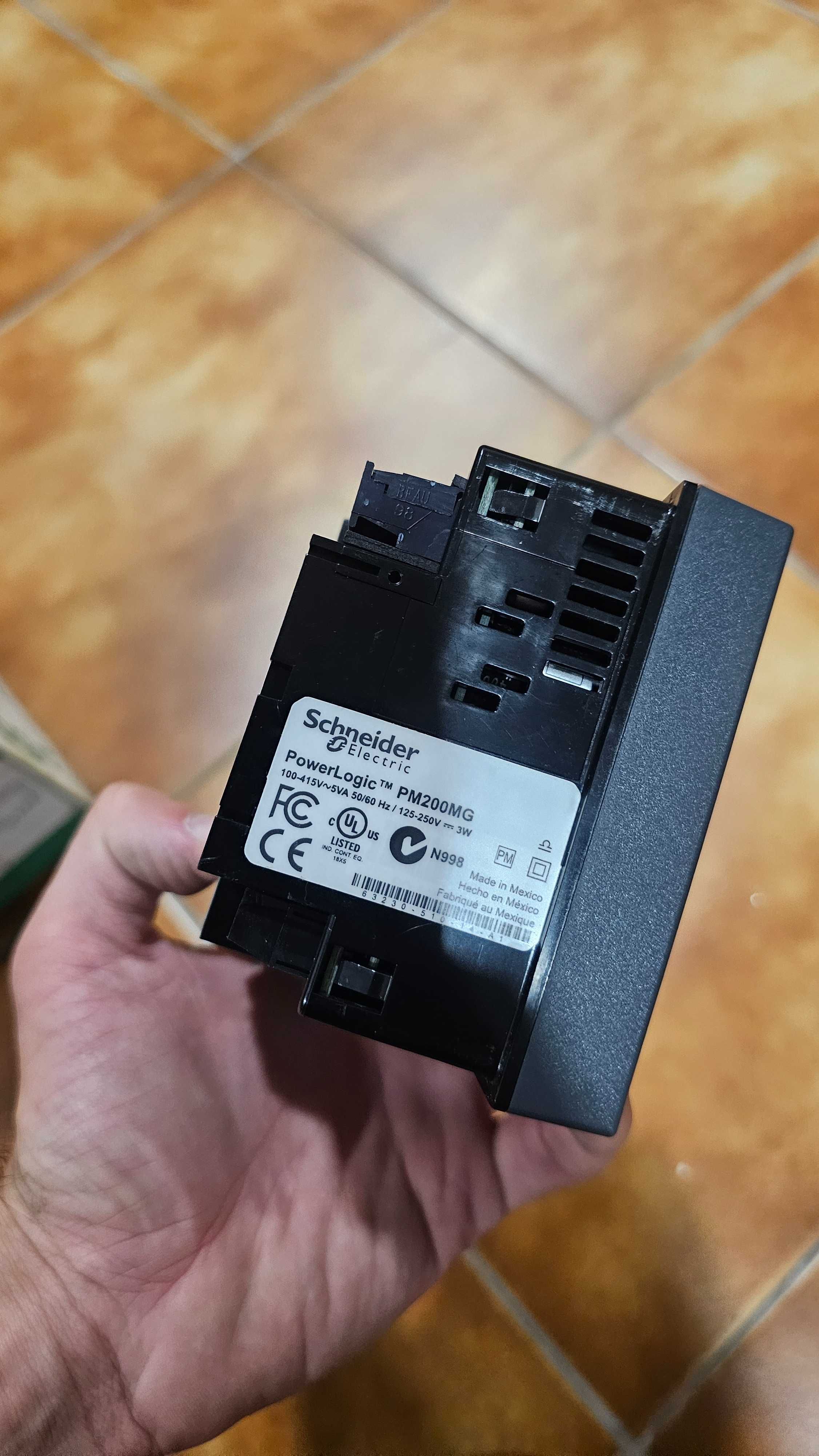 Central de Medida de Energia Schneider PM200MG com ecrã