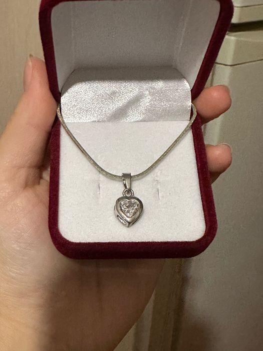 Продам срібні прикраси б/у в гарному стані