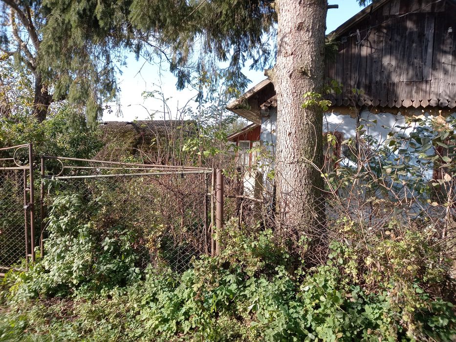 Земельна ділянка під забудову жилового будинку.