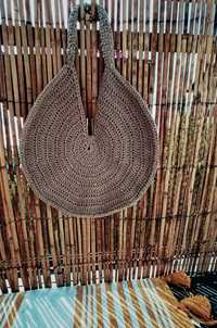 Duża okrągła szydełkowa torba plażowa ze sznurka bawełnianego