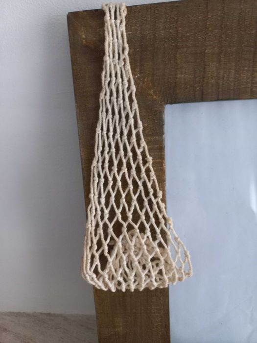 Moldura de madeira ,com aplicações  de mar .impecável