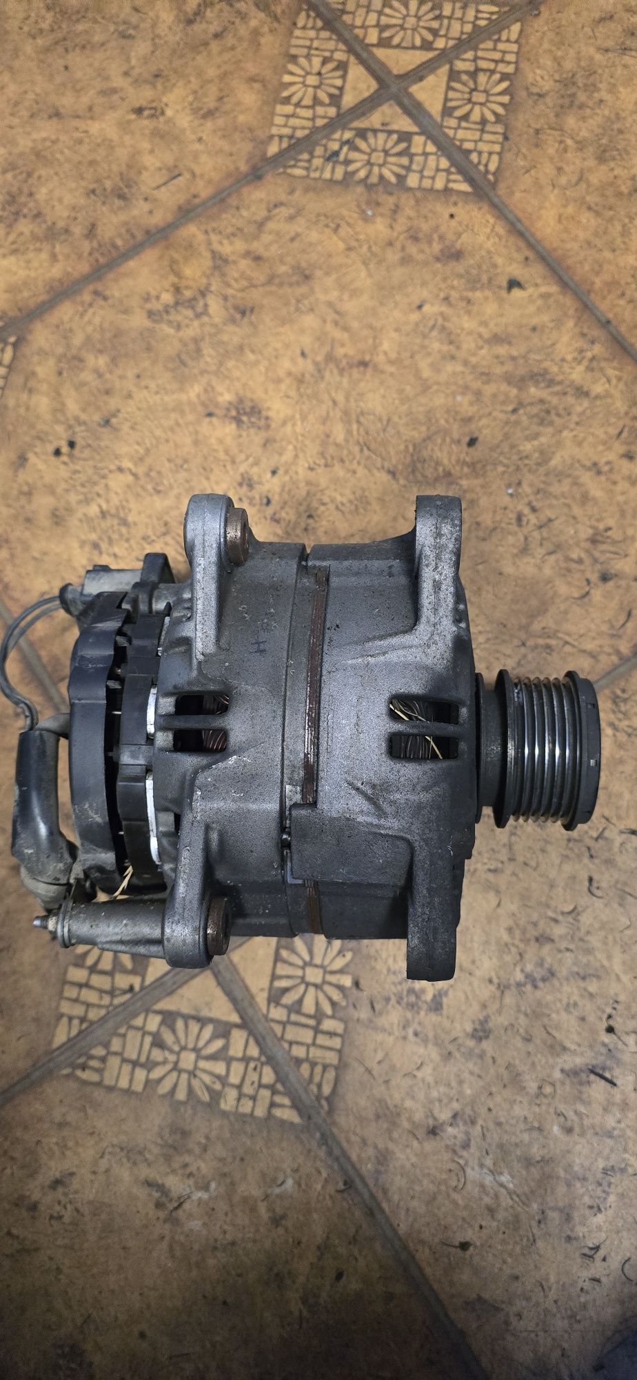 Alternator VW Golf  Bosch  1,9 74kw 120A  028. 903  028 E. 0124  5150