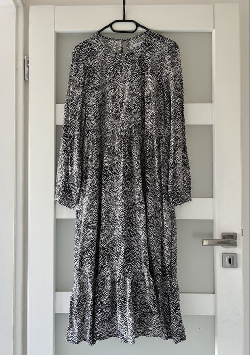 Nowa sukienka midi Reserved rozmiar M