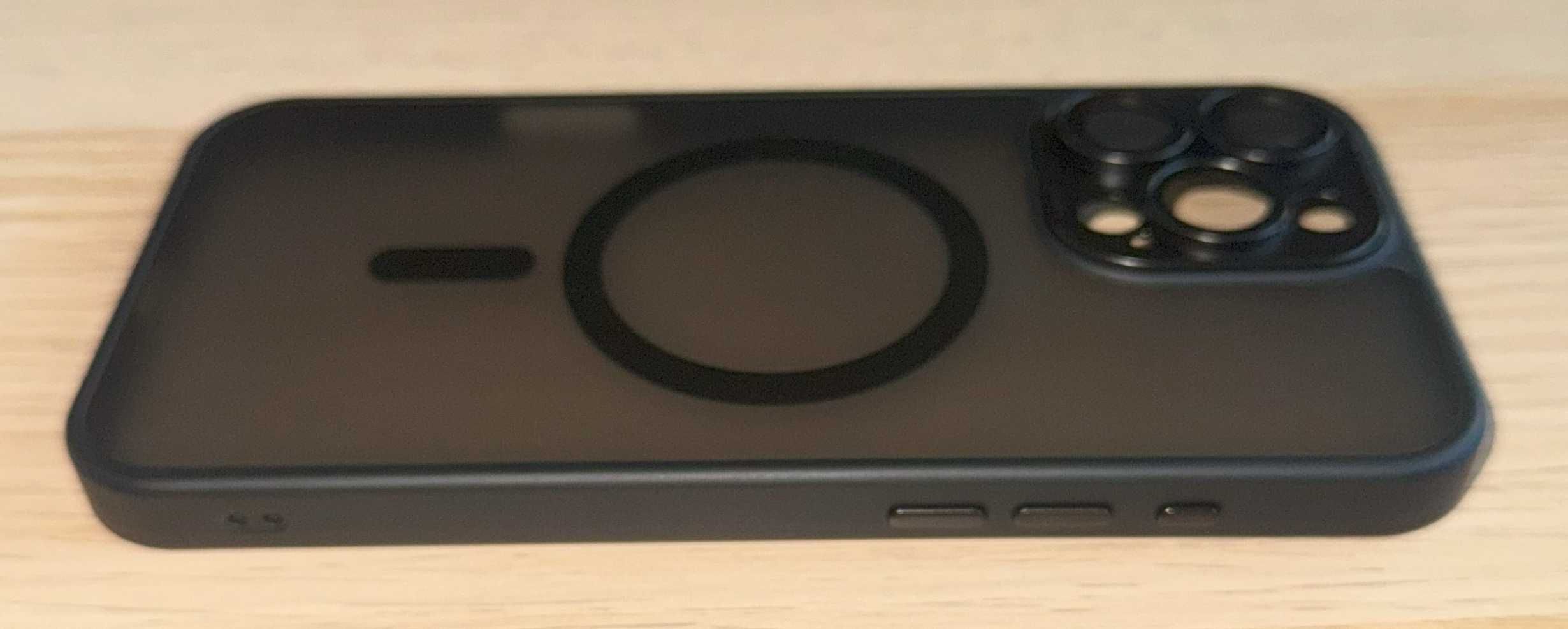 Etui iPhone 16 Pro Max MagSafe z osłoną aparatu półprzezroczyste