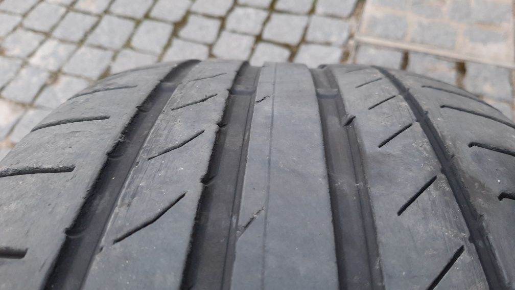 Pneu 235 50 R 18 V marca Continental - Abrantes