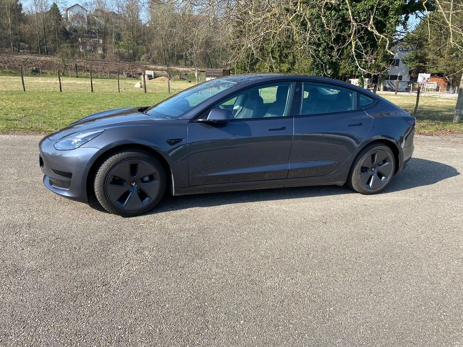 Tesla Model 3 Standard Range Plus RWD