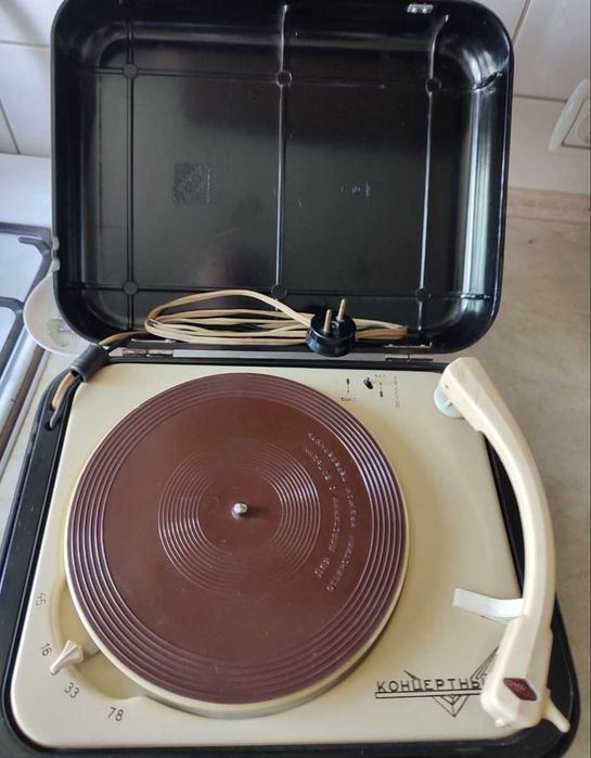 Проигрыватель виниловых пластинок "Концертный"